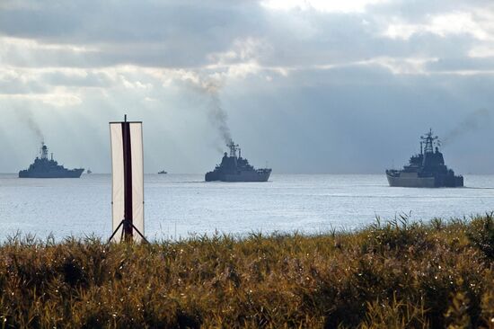 Russia's Baltic Fleet air assault and amphibious assault landing