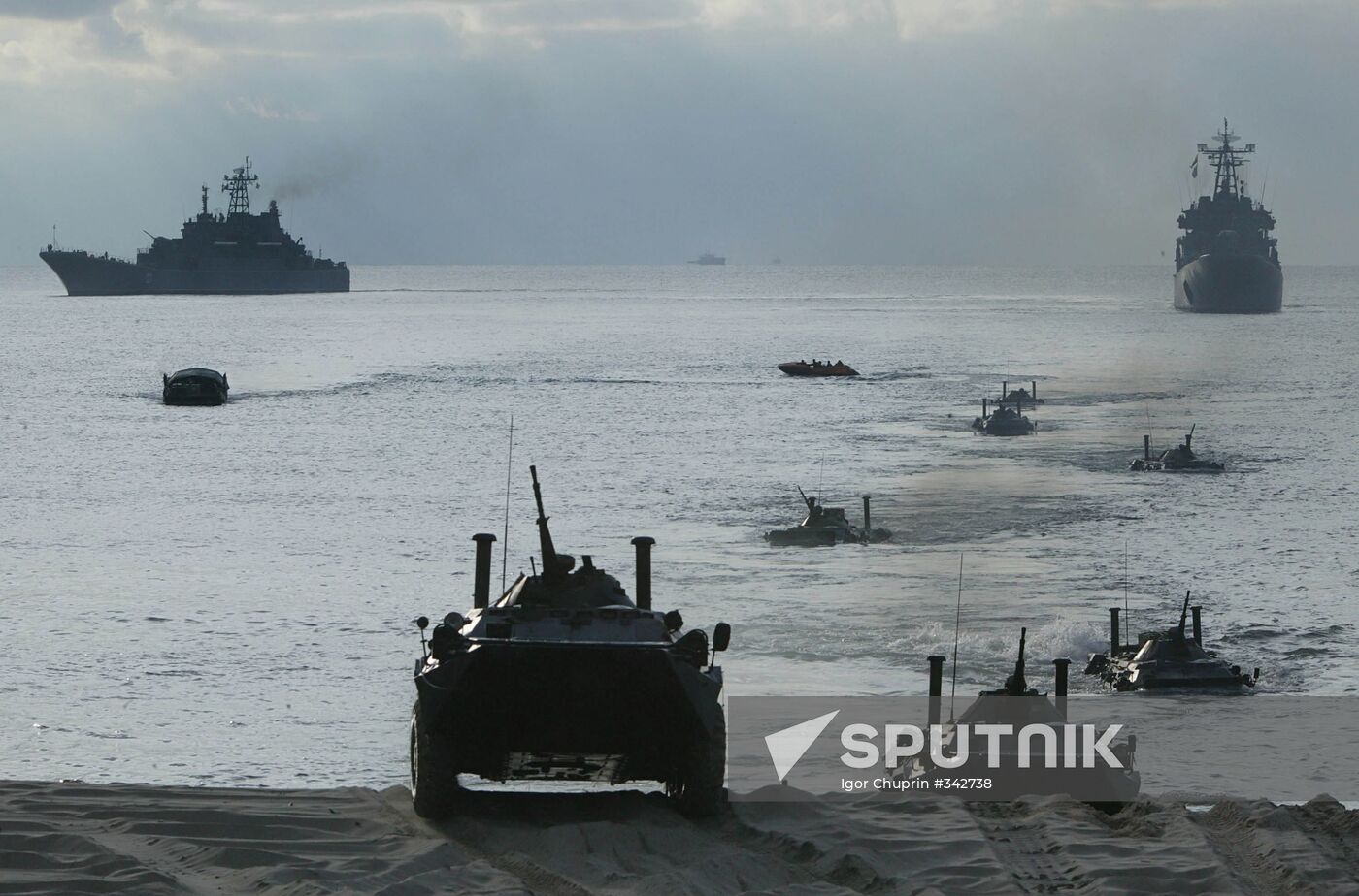 Russia's Baltic Fleet air assault and amphibious assault landing