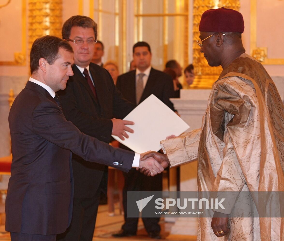 Credentials being renewed by foreign ambassadors