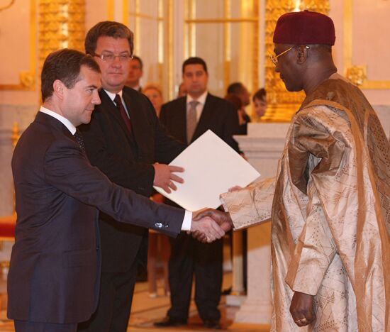 Credentials being renewed by foreign ambassadors