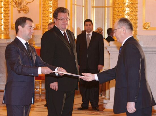 Credentials being renewed by foreign ambassadors