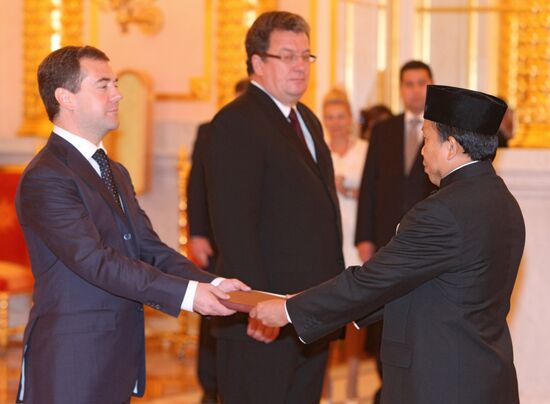 Credentials being renewed by foreign ambassadors