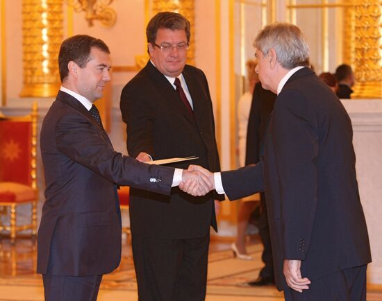 Credentials being renewed by foreign ambassadors