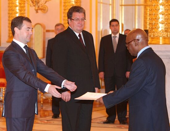 Credentials being renewed by foreign ambassadors