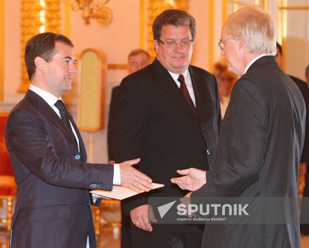Credentials being renewed by foreign ambassadors