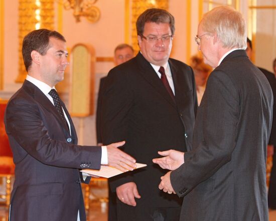 Credentials being renewed by foreign ambassadors