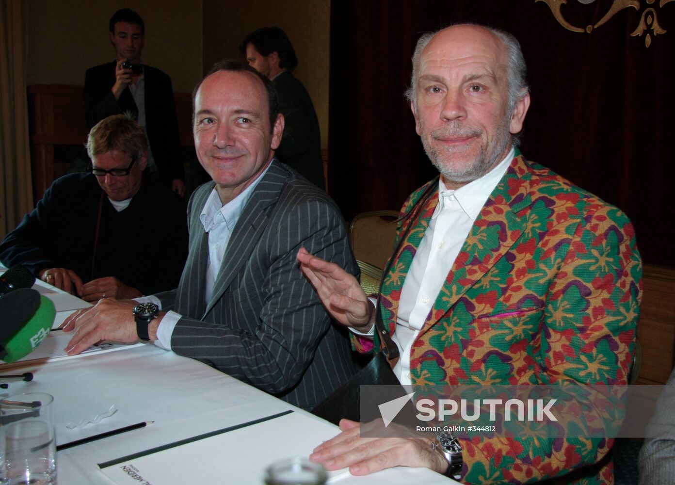 American actors John Malkovich and Kevin Spacey