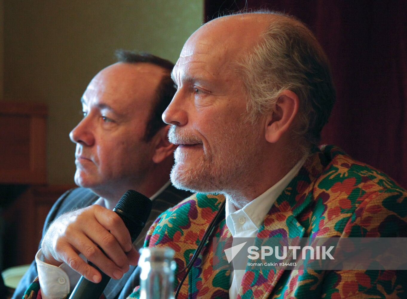 American actors John Malkovich and Kevin Spacey