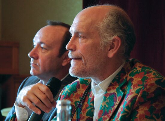 American actors John Malkovich and Kevin Spacey