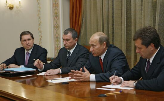 Vladimir Putin met with Hugo Chavez