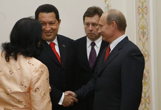 Vladimir Putin meeting with Hugo Chávez