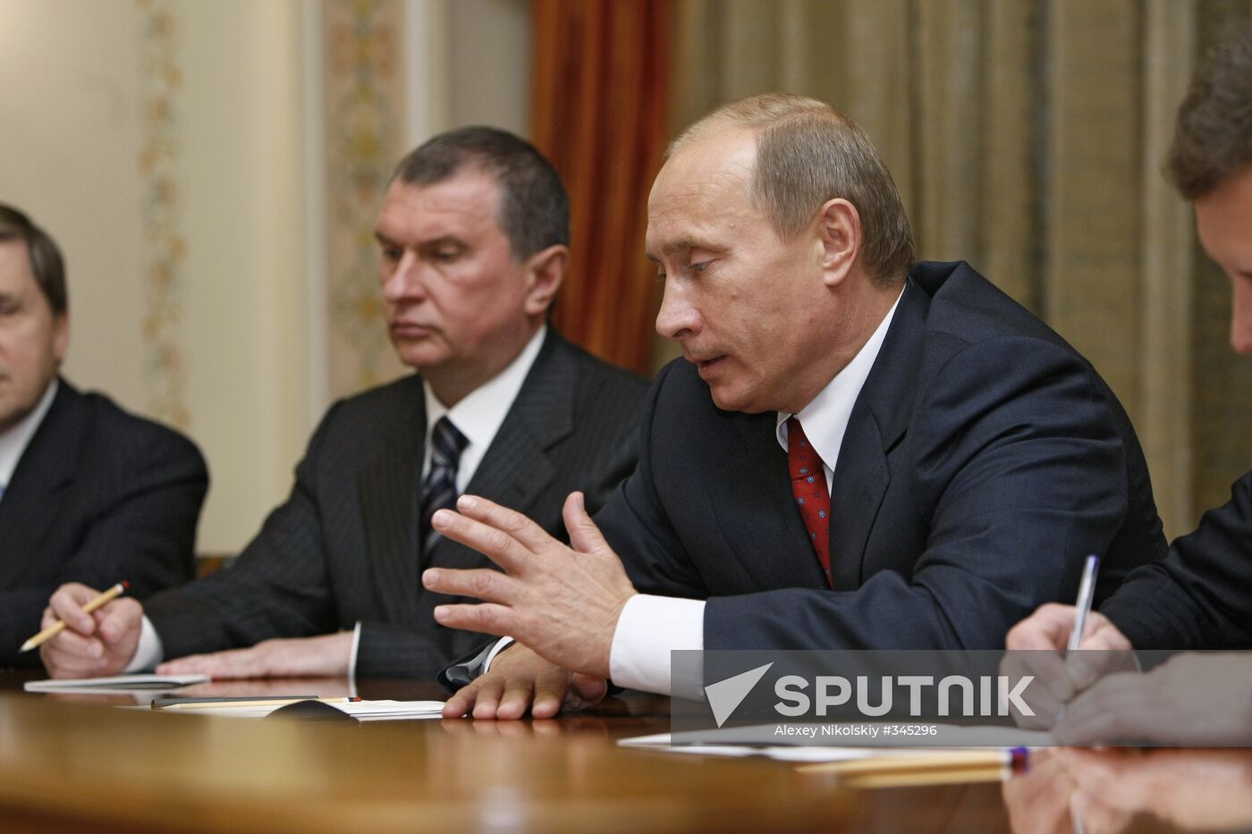 Vladimir Putin meeting with Hugo Chávez