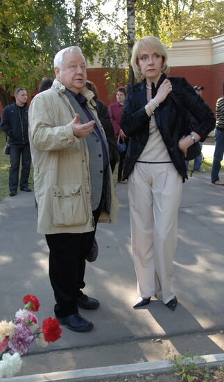 Monument to Mikhail Ulyanov opened at Novodevichy Cemetery