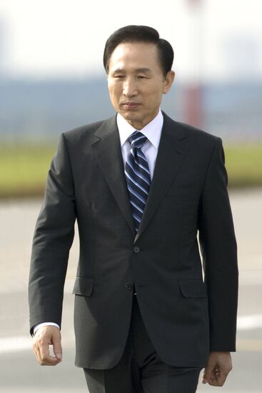 South Korea's president Lee Myung Bak arrives in Moscow