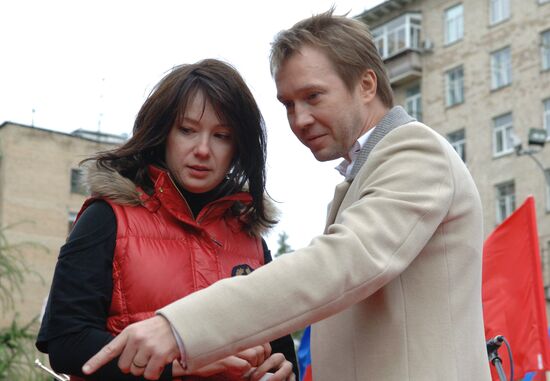 Khamatova and Mironov's stars in Alley of Glory