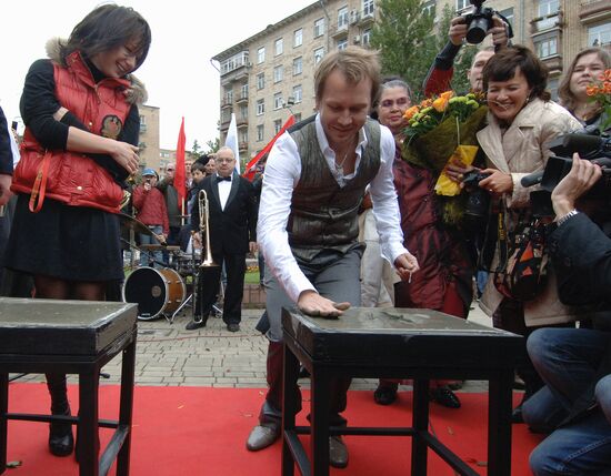 Khamatova and Mironov's stars in Alley of Glory