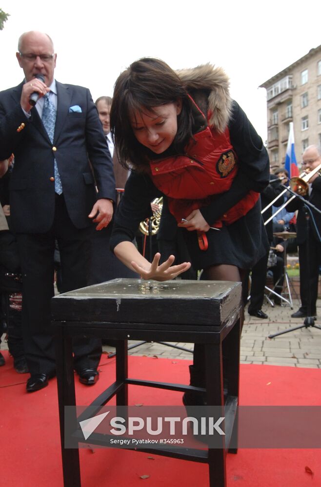 Khamatova and Mironov's stars in Alley of Glory