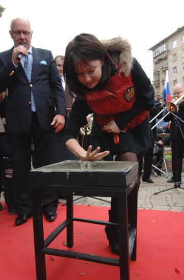 Khamatova and Mironov's stars in Alley of Glory