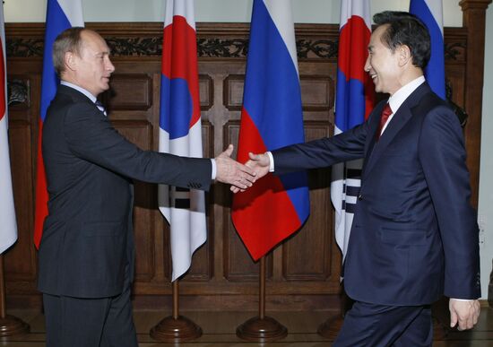 Vladimir Putin, Lee Myung Bak