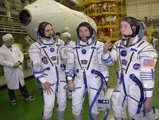 ISS Expedition 18 crew in training at Baikonur Space Center