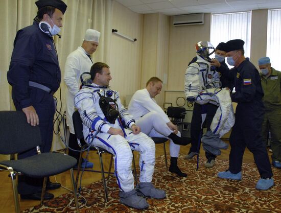 ISS Expedition 18 crew in training at Baikonur Space Center