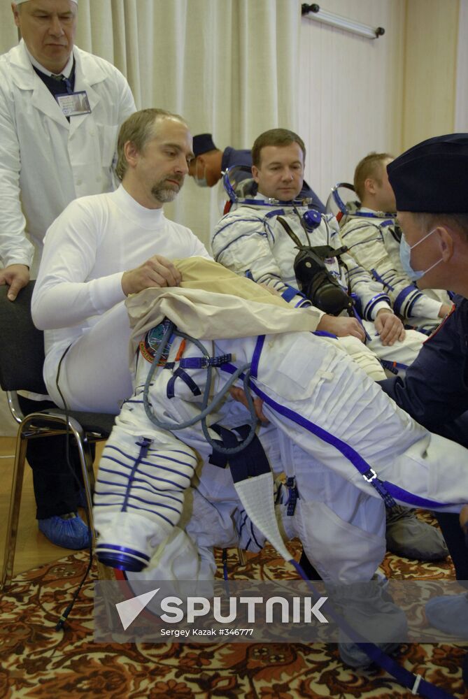 ISS Expedition 18 crew in training at Baikonur Space Center