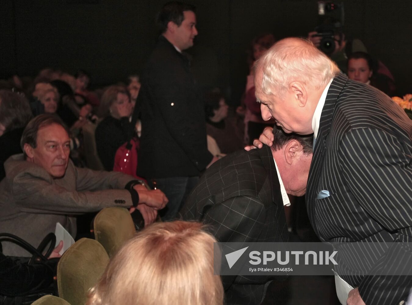 Lenkom actors meet before launch of new season