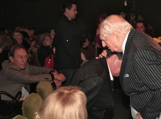 Lenkom actors meet before launch of new season