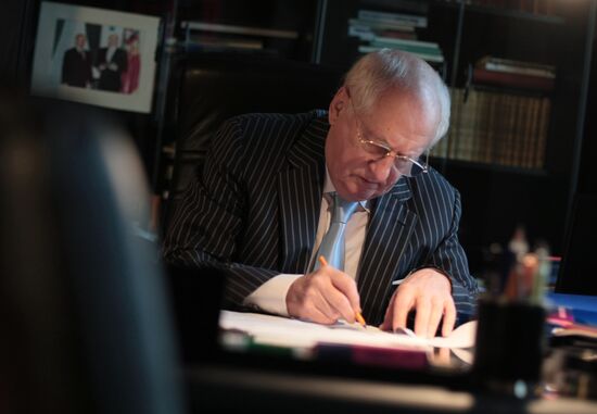 Lenkom actors meet before launch of new season