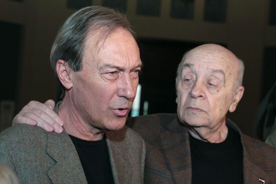 Lenkom actors meet before launch of new season