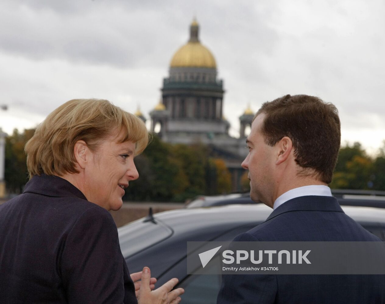 Dimtry Medvedev meets with Angela Merkel