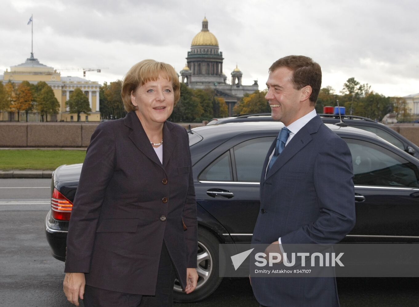 Dimtry Medvedev meets with Angela Merkel