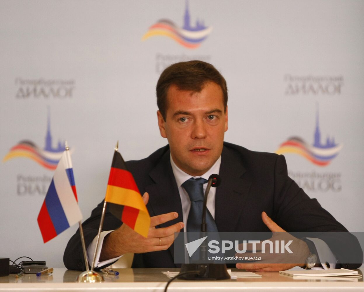 President Dmitry Medvedev and German Chancellor Angela Merkel