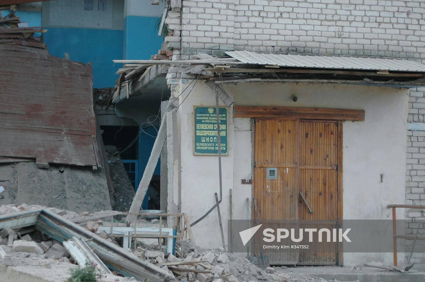 Staircase collapses in Russian school