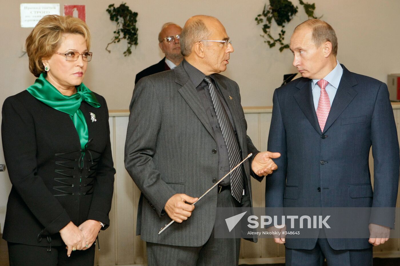 Vladimir Putin visits St. Petersburg