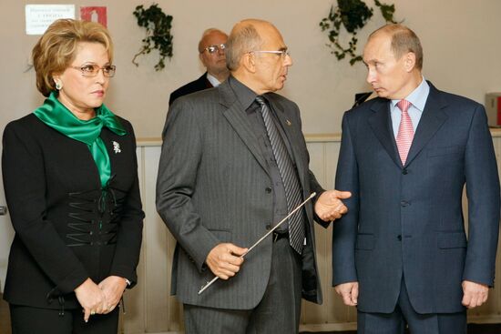 Vladimir Putin visits St. Petersburg