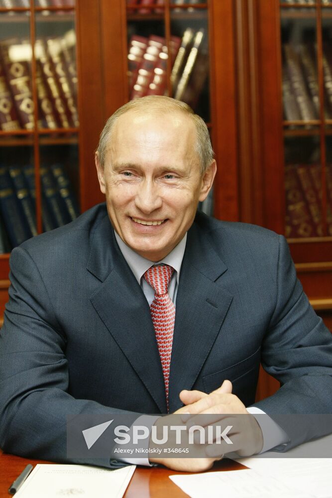Vladimir Putin visits St. Petersburg