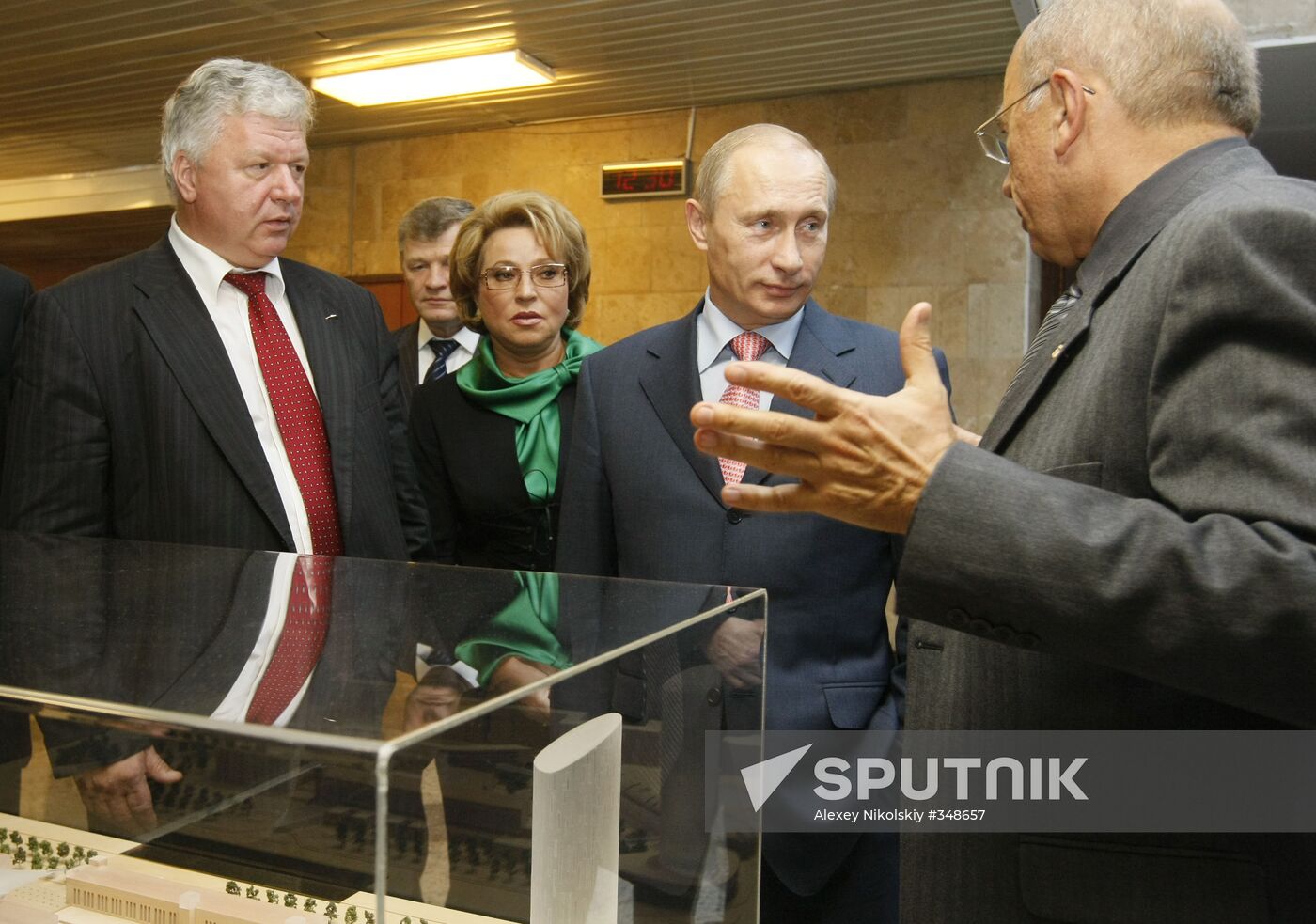 Vladimir Putin visits St. Petersburg