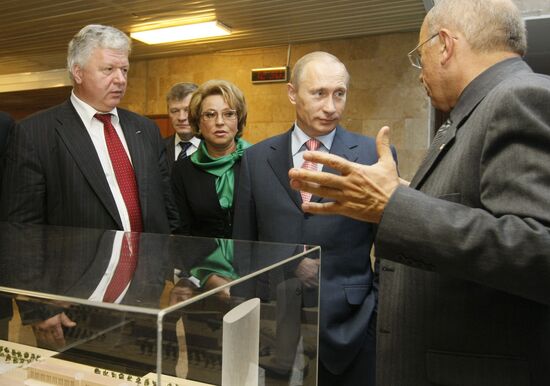 Vladimir Putin visits St. Petersburg