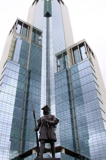 Monument to Semyonovsky Guards Regiment opens in Moscow