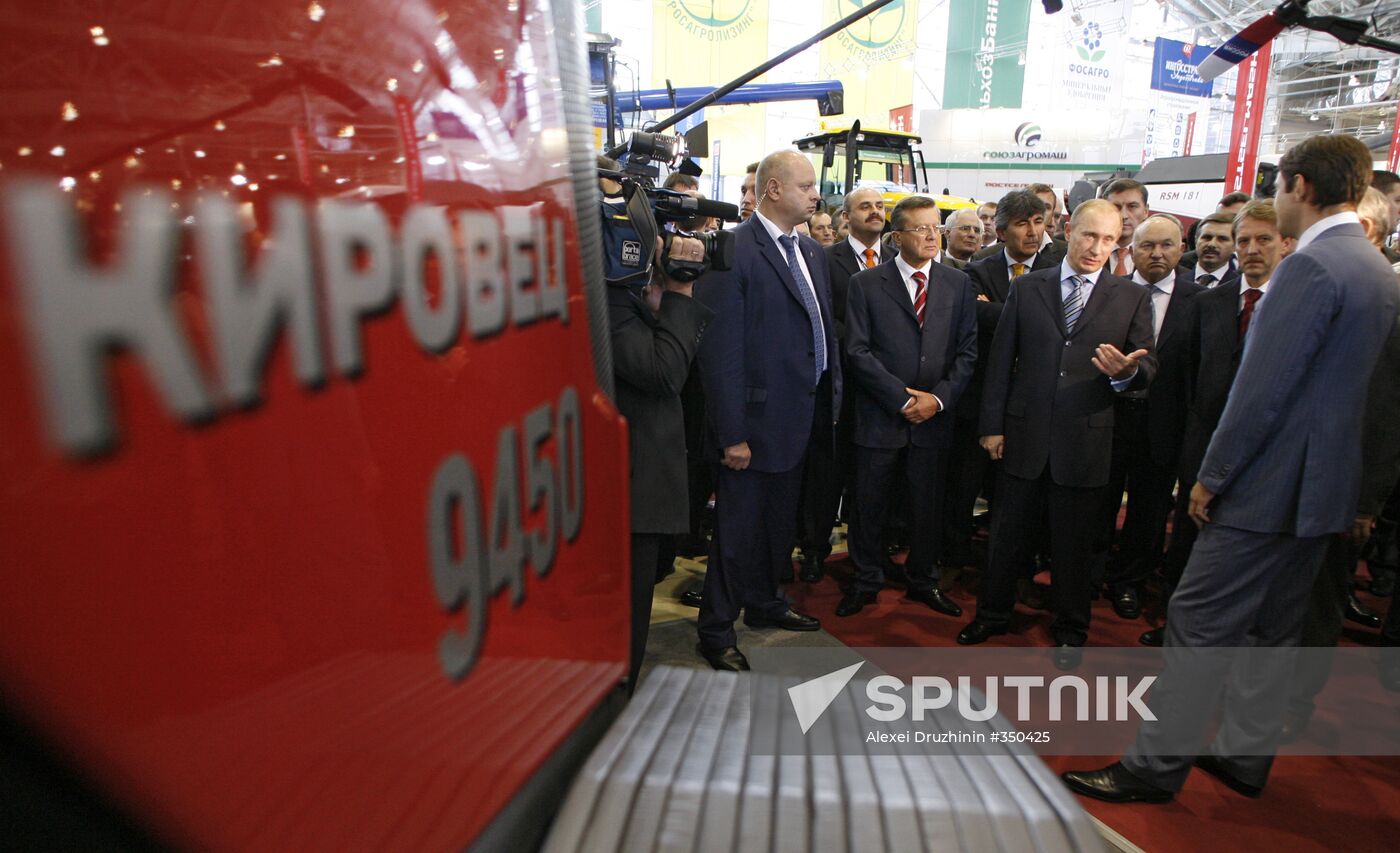 Putin visits agricultural exhibition Golden Fall