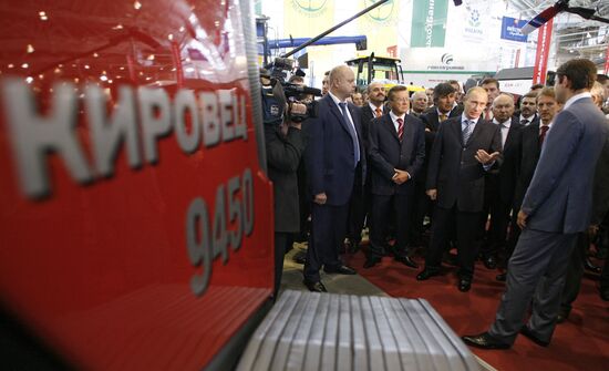 Putin visits agricultural exhibition Golden Fall