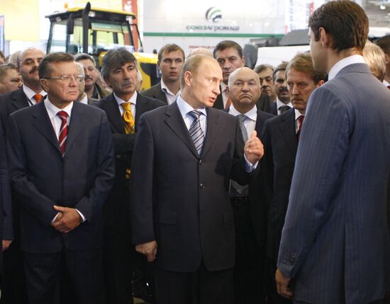 Putin visits agricultural exhibition Golden Fall