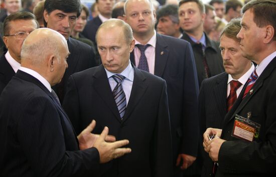 Putin visits agricultural exhibition Golden Fall