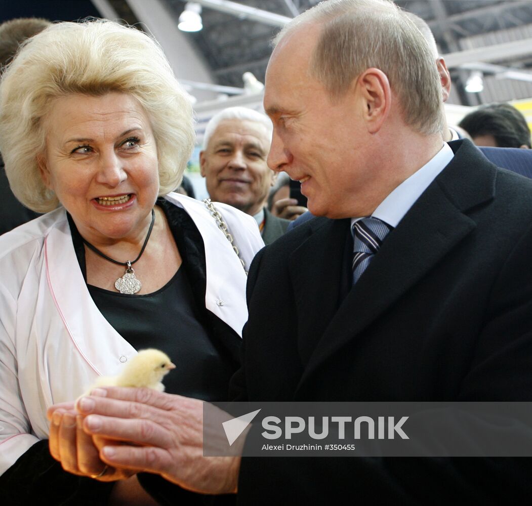 Putin visits agricultural exhibition Golden Fall