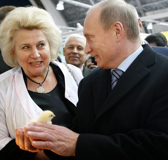 Putin visits agricultural exhibition Golden Fall