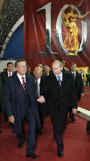 Putin visits agricultural exhibition Golden Fall