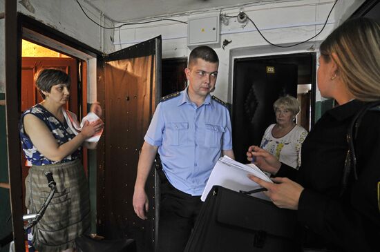 Court bailiffs exacting debts in Nizhny Novgorod