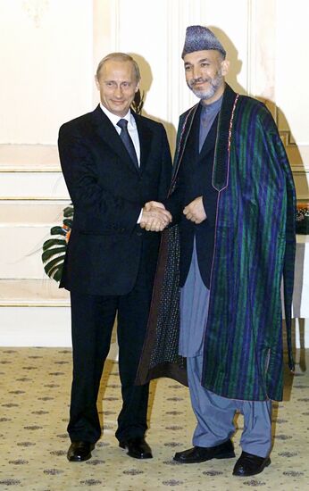 Vladimir Putin and Khamid Karzai