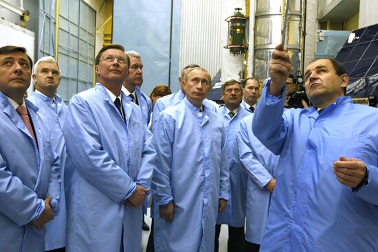 Vladimir Putin visits Satellite Information Systems company